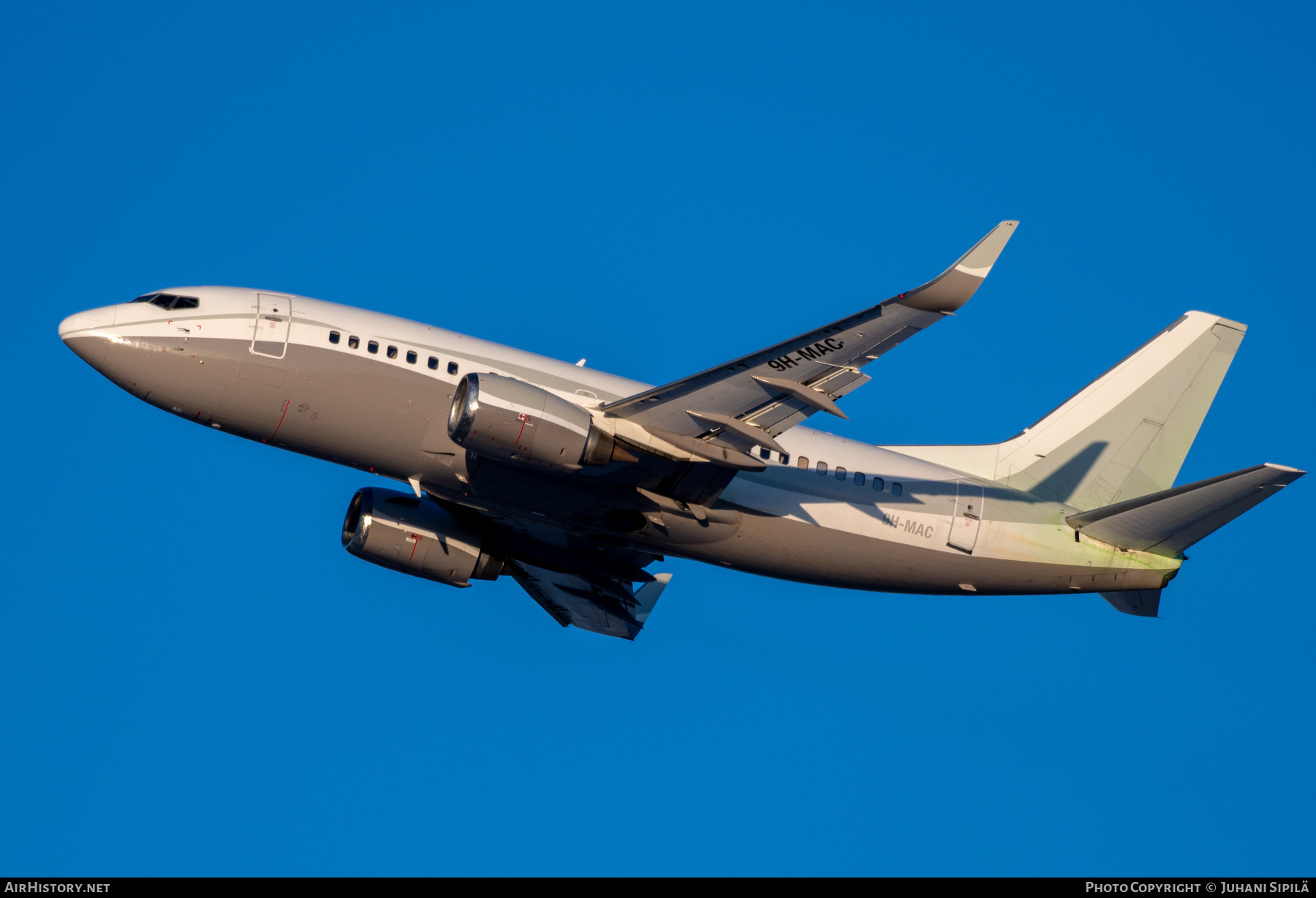 Aircraft Photo of 9H-MAC | Boeing 737-548 | AirHistory.net #633827