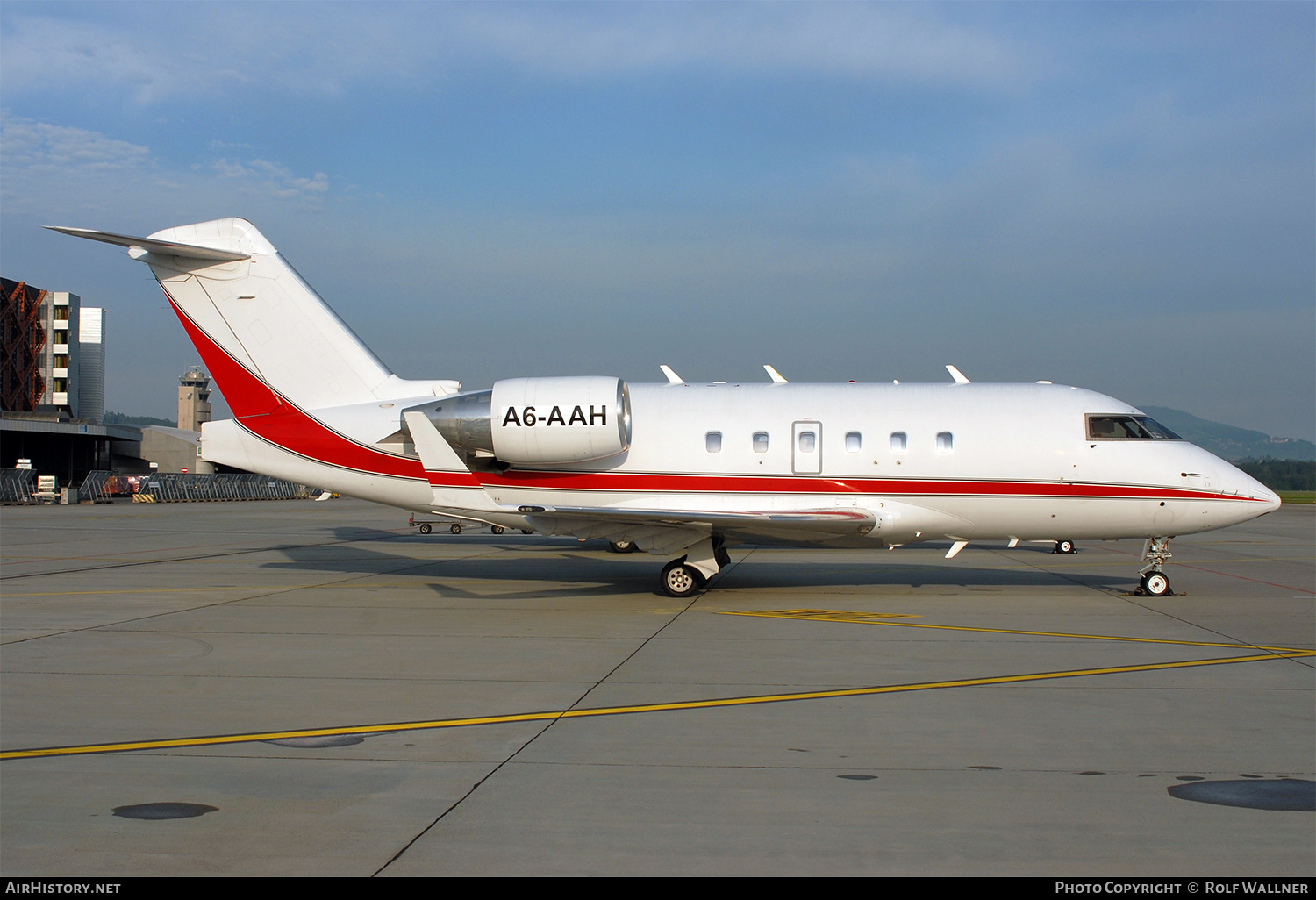 Aircraft Photo of A6-AAH | Bombardier Challenger 604 (CL-600-2B16) | AirHistory.net #634009