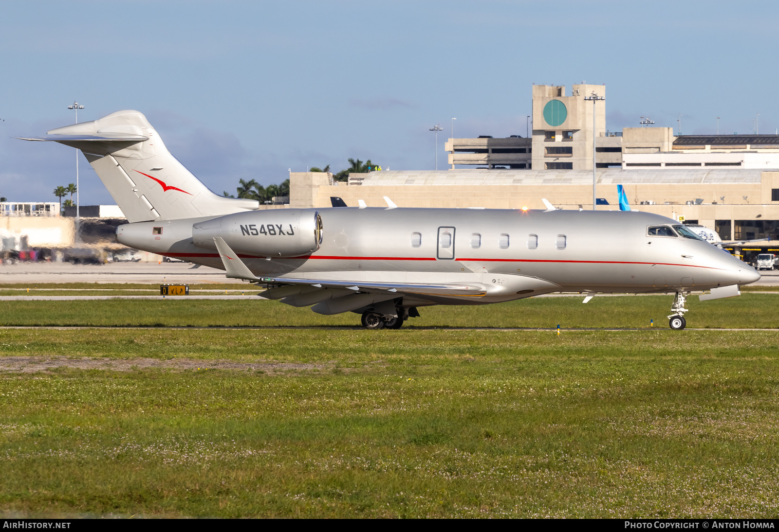 Aircraft Photo of N548XJ | Bombardier Challenger 300 (BD-100-1A10) | AirHistory.net #634196