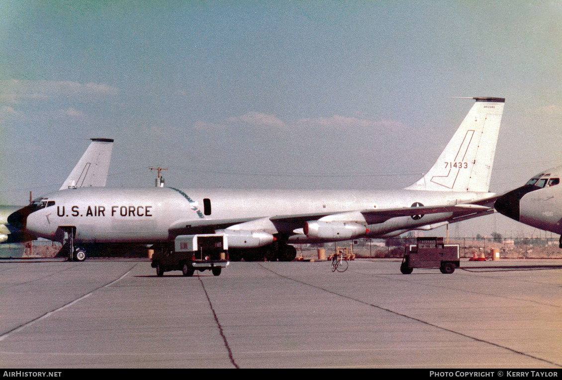 Aircraft Photo of 57-1433 / 71433 | Boeing KC-135A Stratotanker | USA - Air Force | AirHistory.net #634249