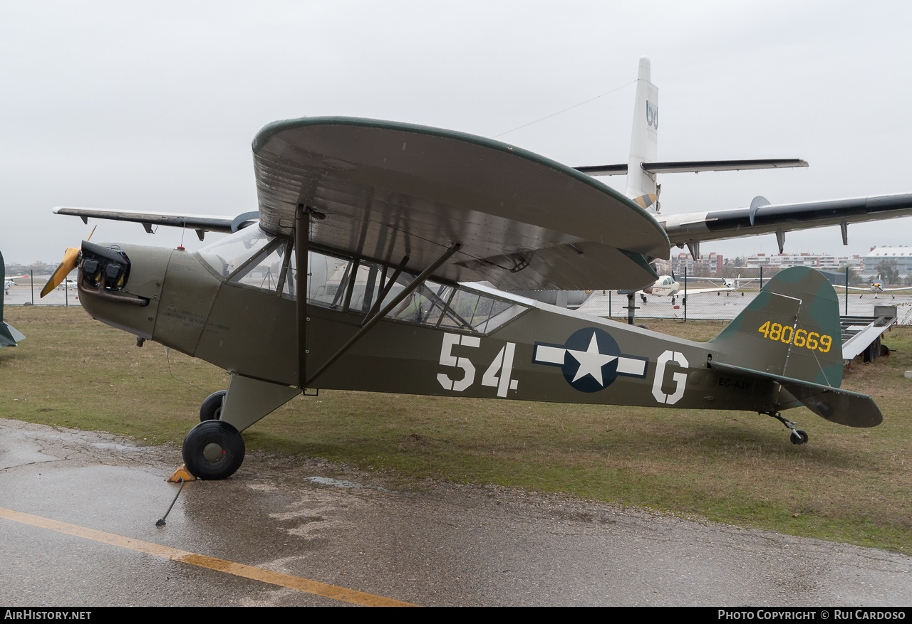 Aircraft Photo of EC-AJY / 480669 | Piper J-3C-65 Cub | Fundación Infante de Orleans | USA - Air Force | AirHistory.net #634285