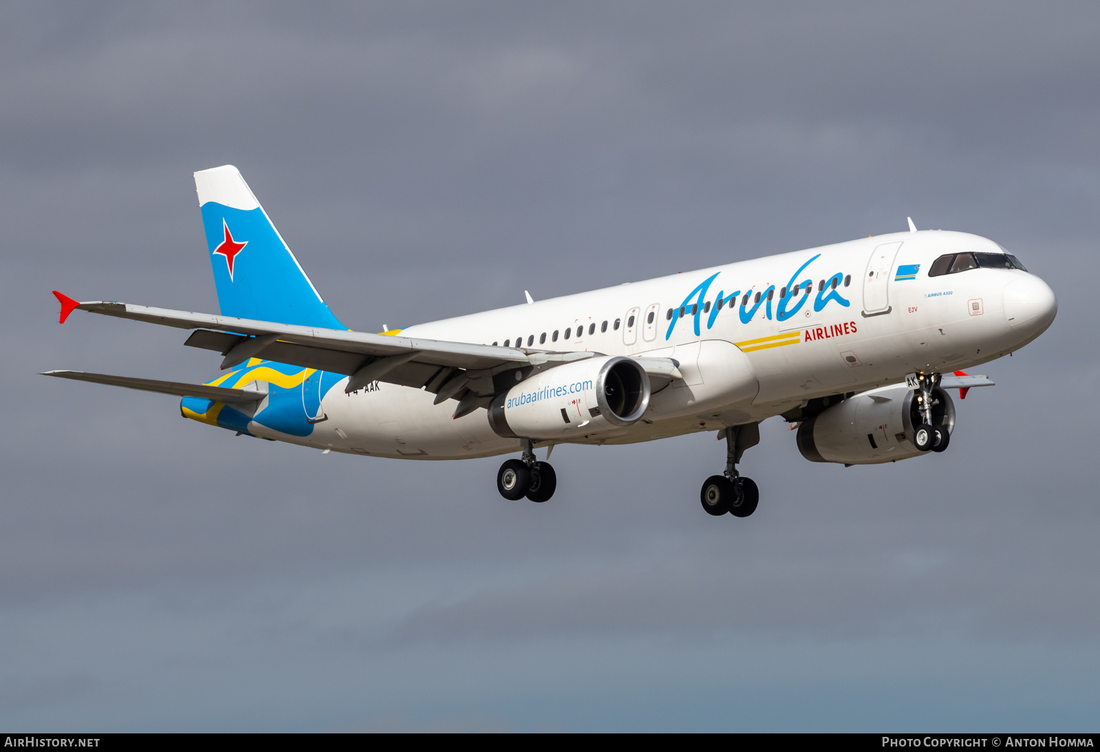 Aircraft Photo of P4-AAK | Airbus A320-232 | Aruba Airlines | AirHistory.net #634527