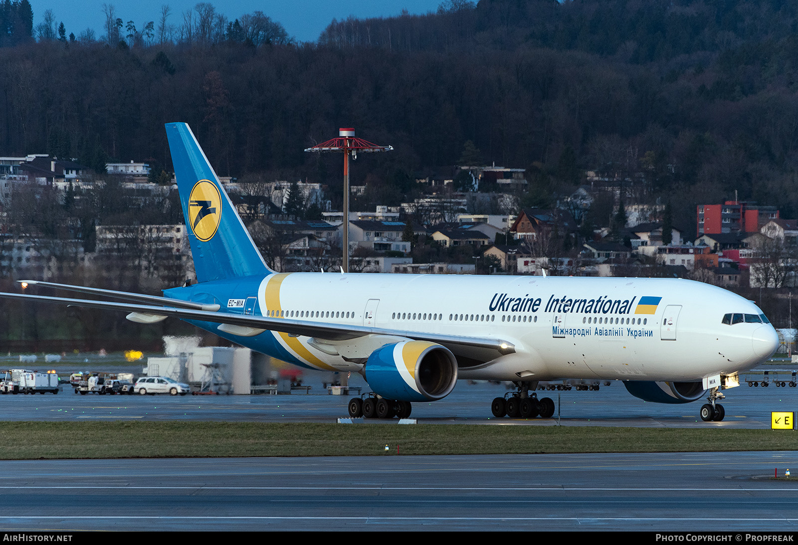 Aircraft Photo of EC-MIA | Boeing 777-28E/ER | Ukraine International Airlines | AirHistory.net #634585