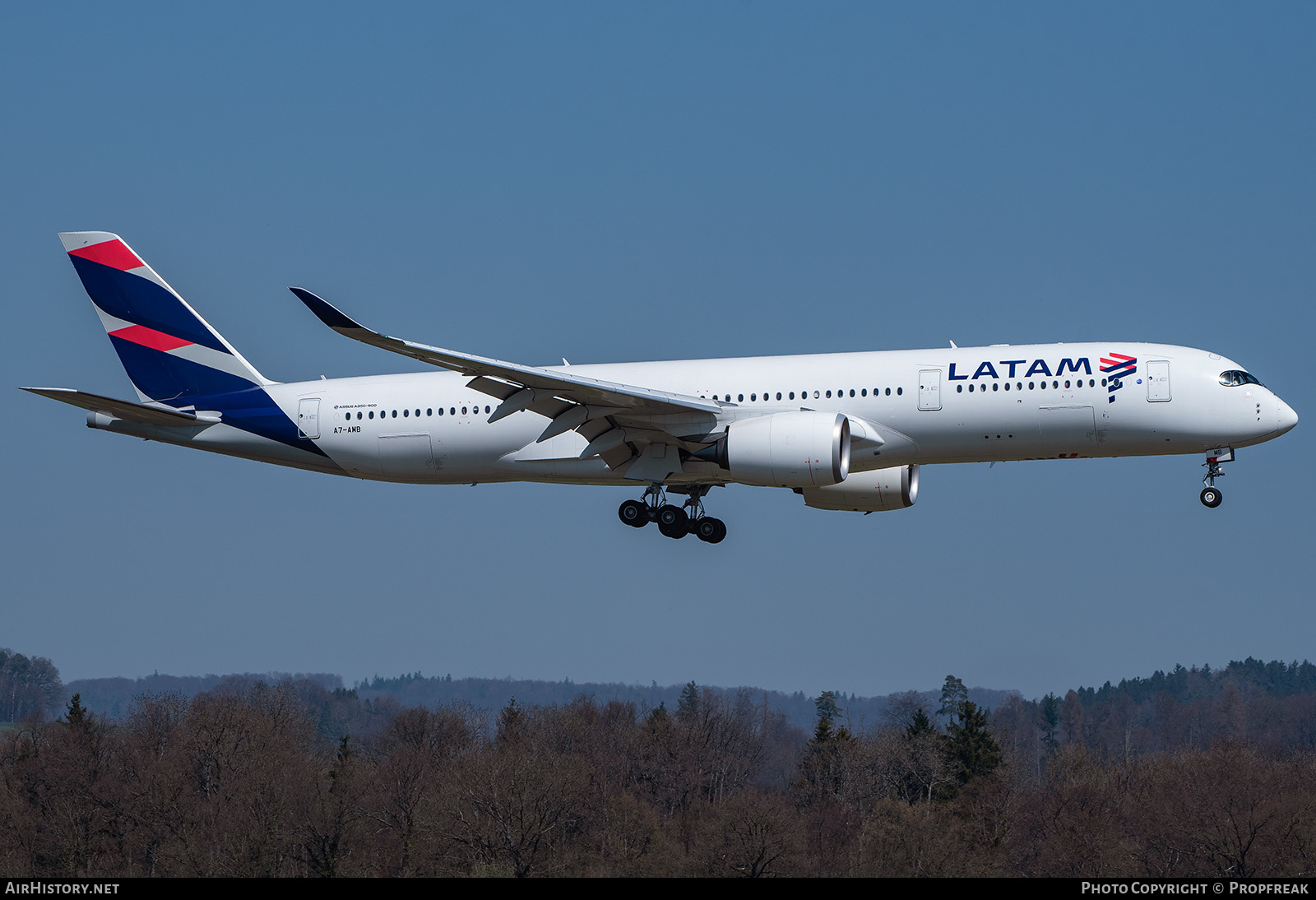 Aircraft Photo of A7-AMB | Airbus A350-941 | LATAM Airlines | AirHistory.net #634651
