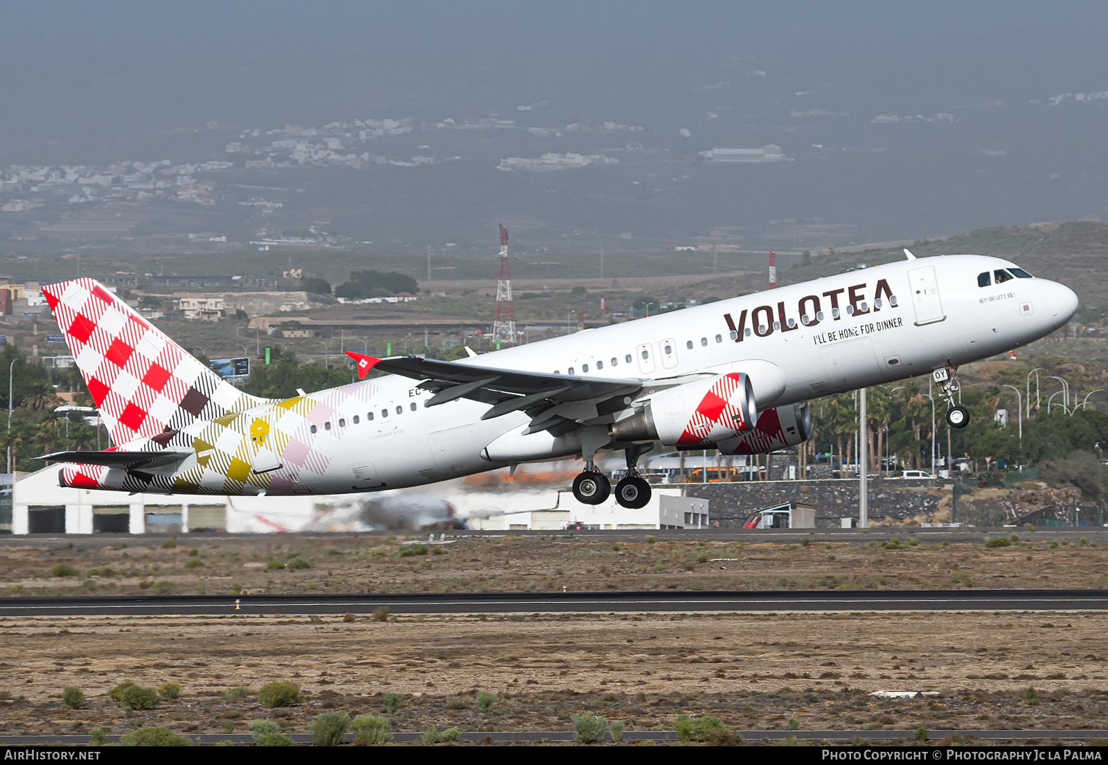 Aircraft Photo of EC-NOY | Airbus A320-214 | Volotea | AirHistory.net #634782