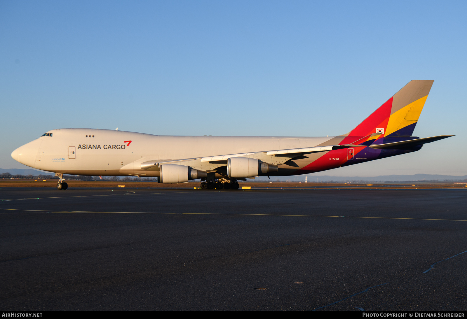 Aircraft Photo of HL7420 | Boeing 747-48EF/SCD | Asiana Airlines Cargo | AirHistory.net #634803