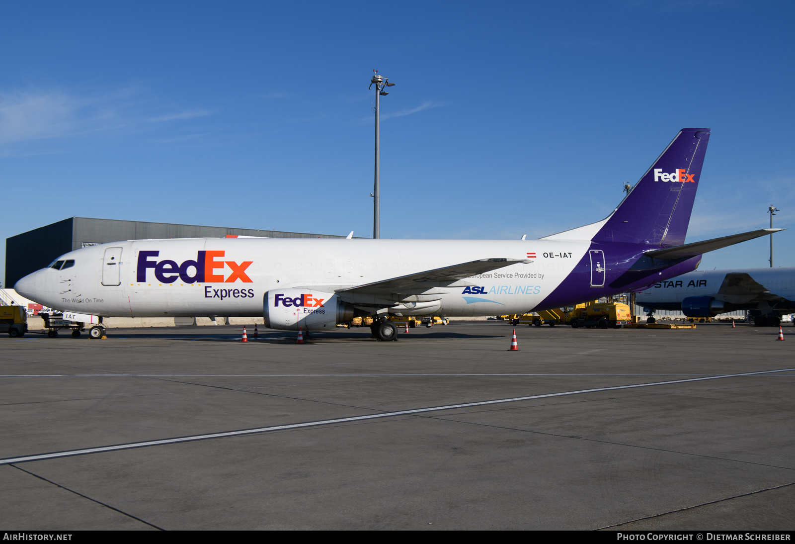 Aircraft Photo of OE-IAT | Boeing 737-4M0(BDSF) | FedEx Express - Federal Express | AirHistory.net #634929