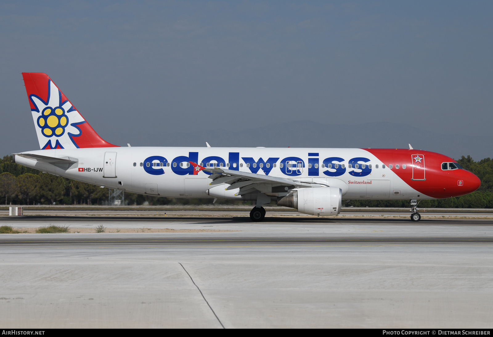 Aircraft Photo of HB-IJW | Airbus A320-214 | Edelweiss Air | AirHistory.net #634944