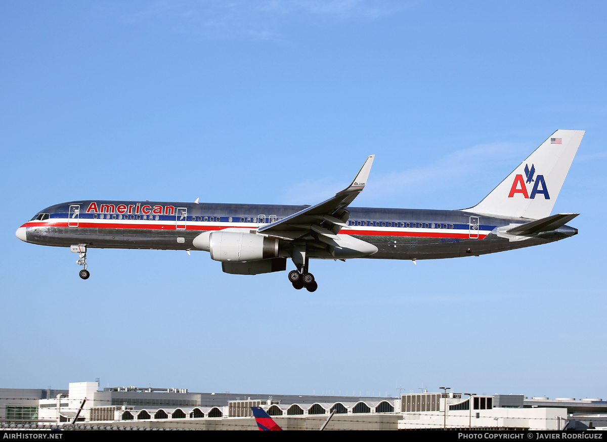 Aircraft Photo of N175AN | Boeing 757-223 | American Airlines | AirHistory.net #635343