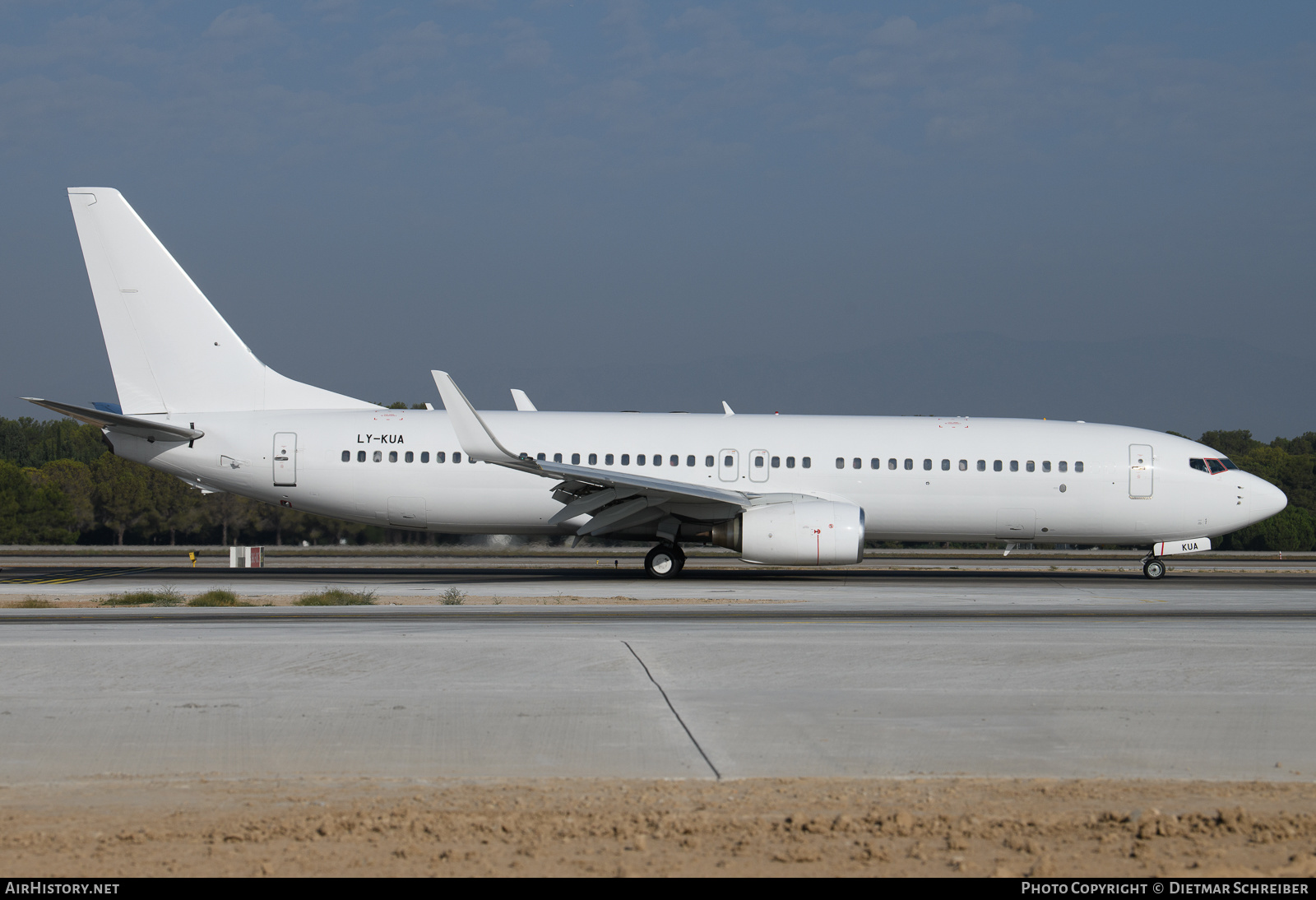 Aircraft Photo of LY-KUA | Boeing 737-83N | AirHistory.net #635436