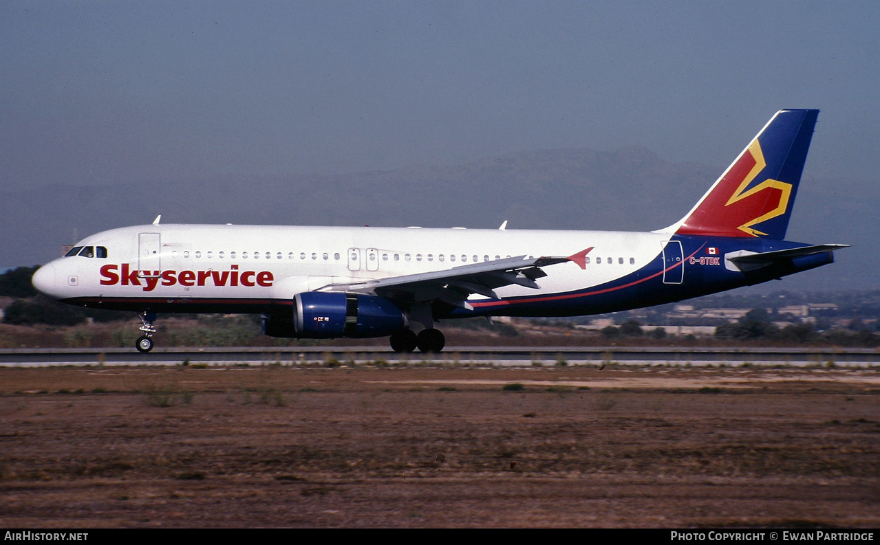 Aircraft Photo of C-GTDK | Airbus A320-231 | Skyservice Airlines | AirHistory.net #635521