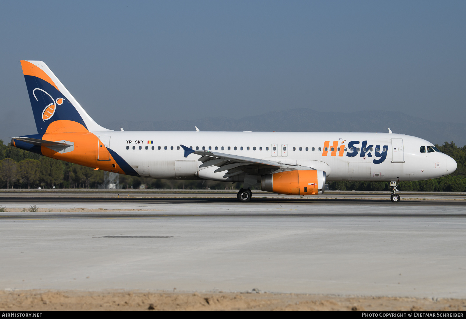 Aircraft Photo of YR-SKY | Airbus A320-232 | HiSky | AirHistory.net #635713