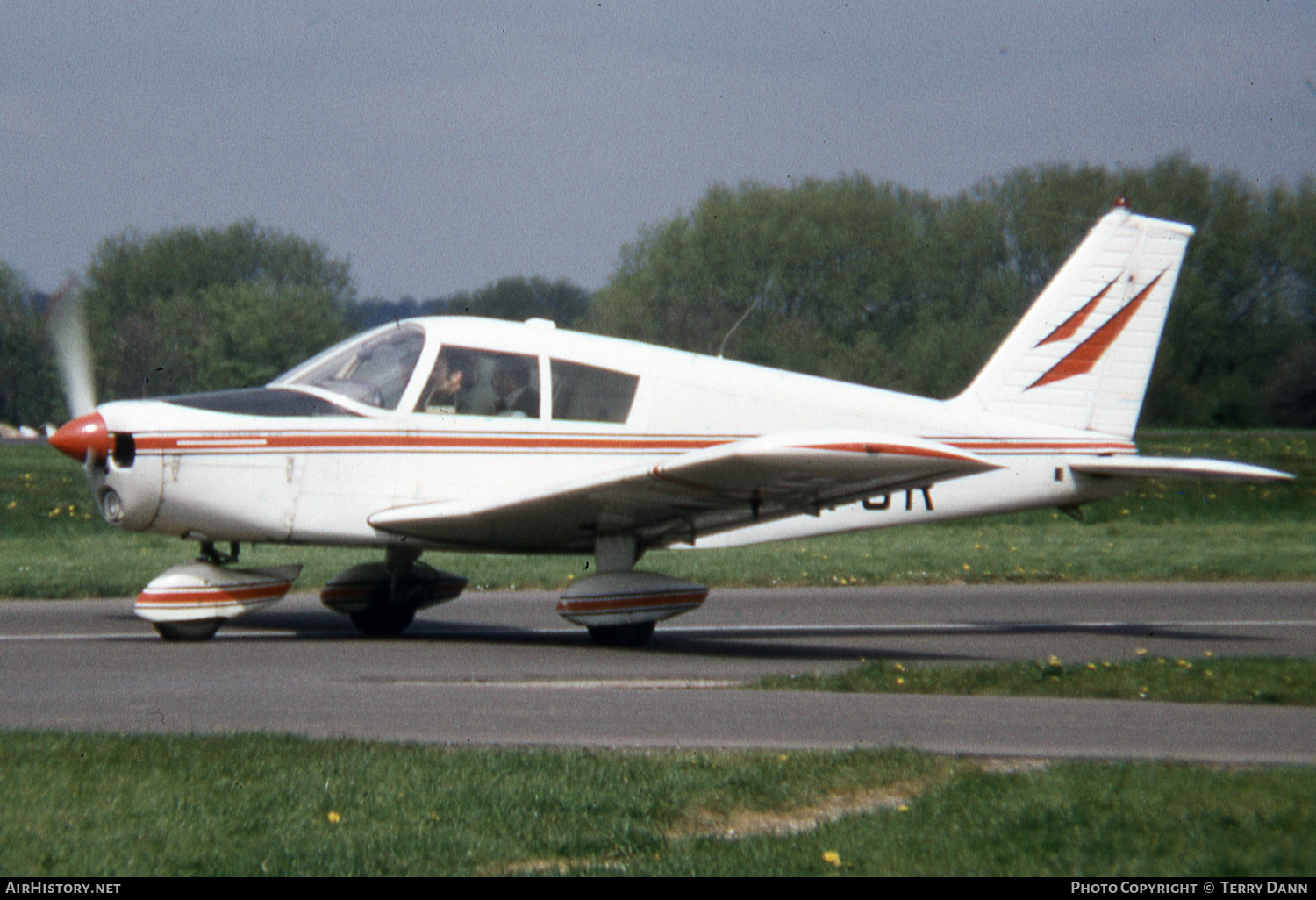 Aircraft Photo of G-AVUR | Piper PA-28-140 Cherokee | AirHistory.net #635839