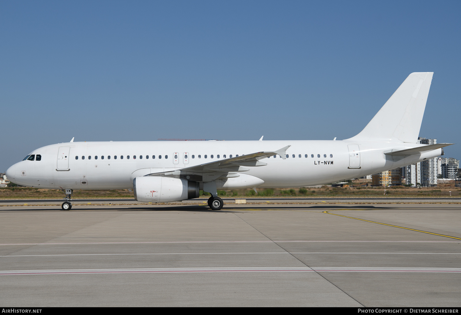 Aircraft Photo of LY-NVM | Airbus A320-232 | AirHistory.net #636061