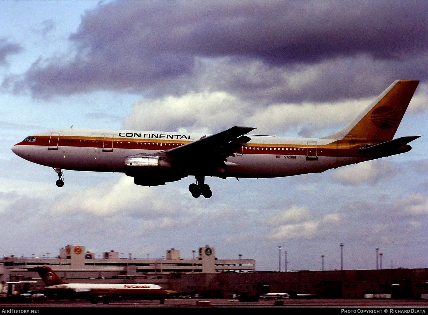 Aircraft Photo of N72986 | Airbus A300B4-203 | Continental Airlines | AirHistory.net #636255
