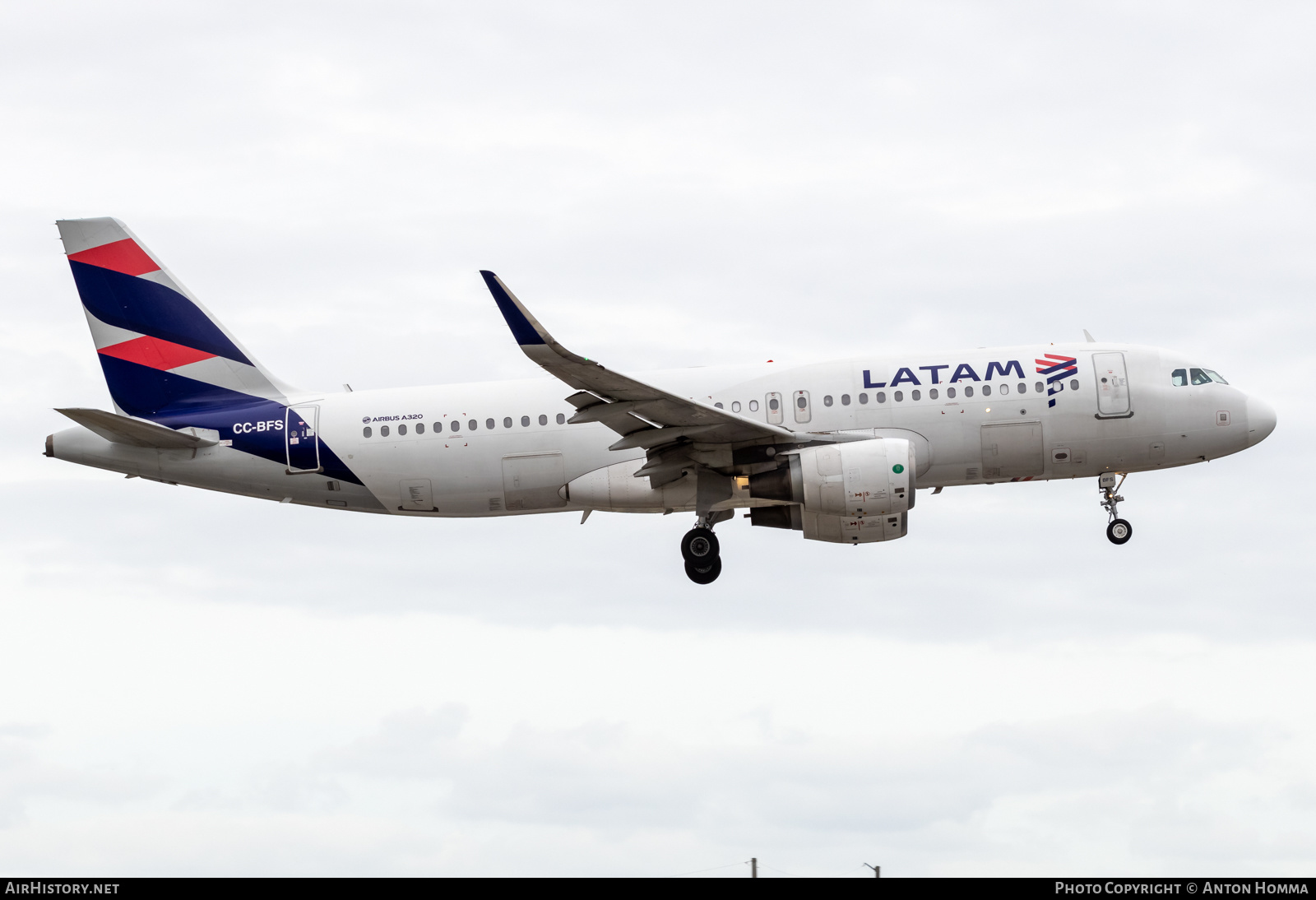 Aircraft Photo of CC-BFS | Airbus A320-214 | LATAM Airlines | AirHistory.net #636259