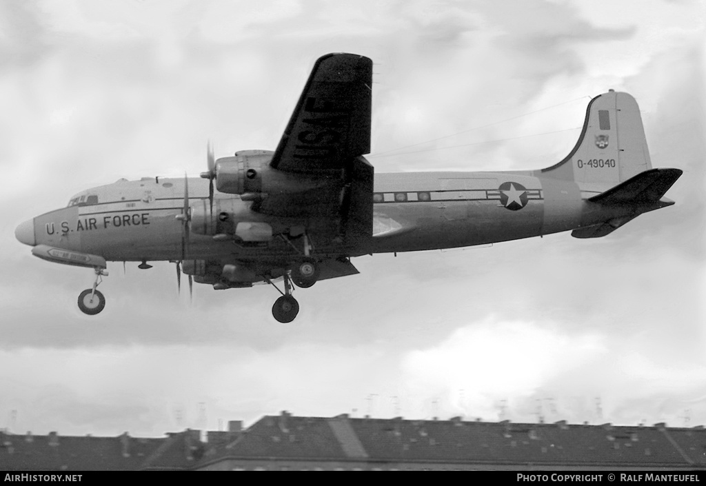 Aircraft Photo of 44-9040 / 0-49040 | Douglas C-54E Skymaster | USA - Air Force | AirHistory.net #636315