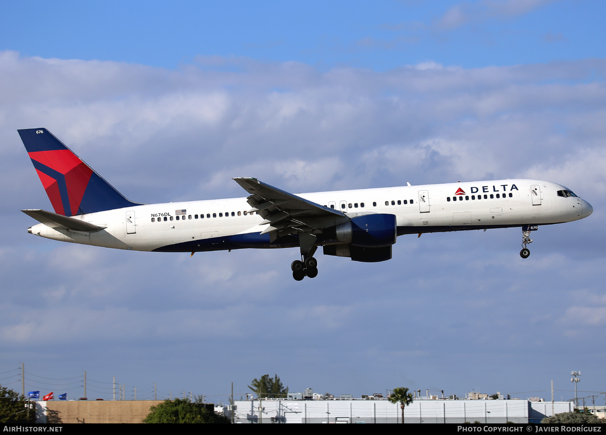 Aircraft Photo of N676DL | Boeing 757-232 | Delta Air Lines | AirHistory.net #636495