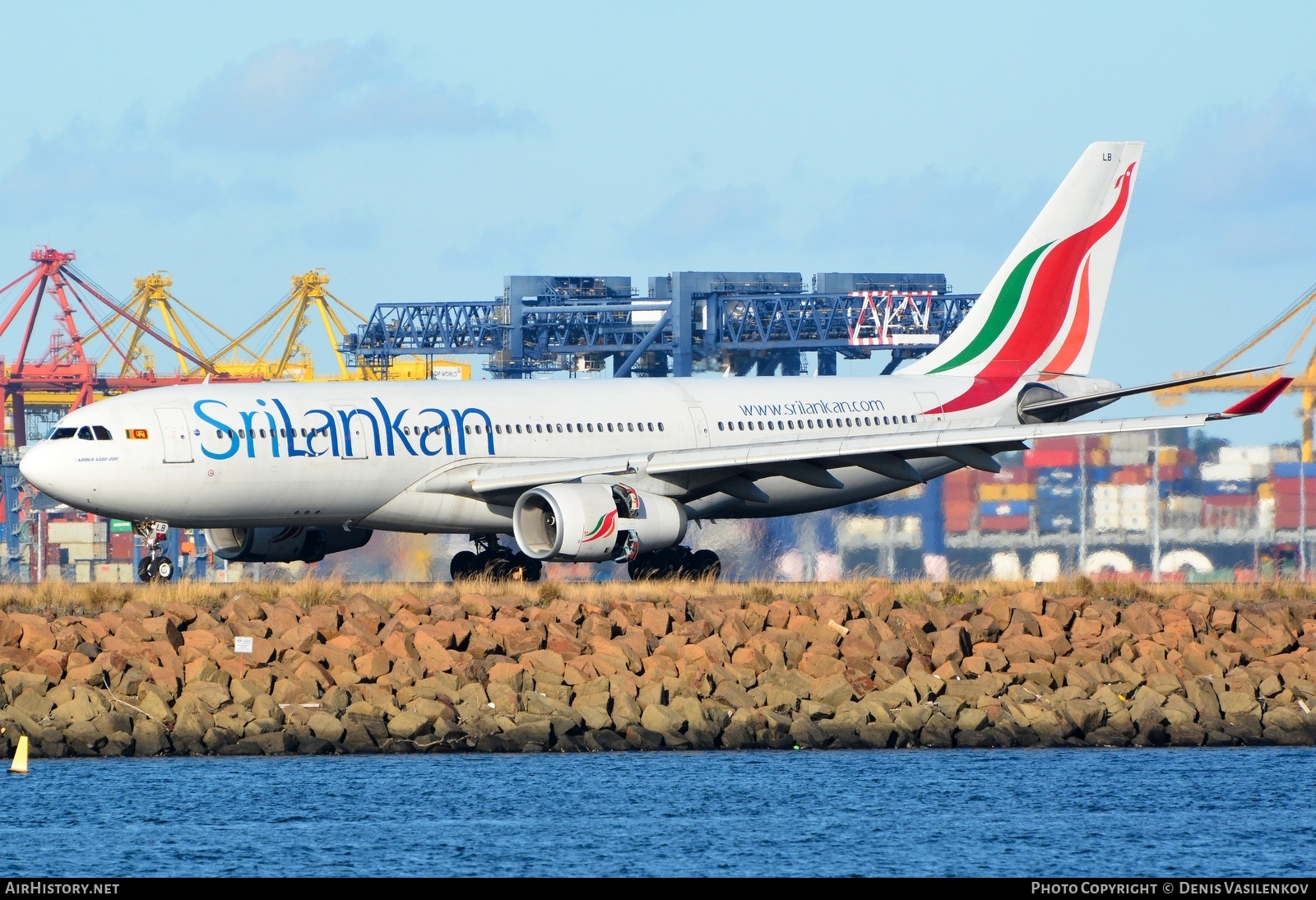 Aircraft Photo of 4R-ALB | Airbus A330-243 | SriLankan Airlines | AirHistory.net #636569