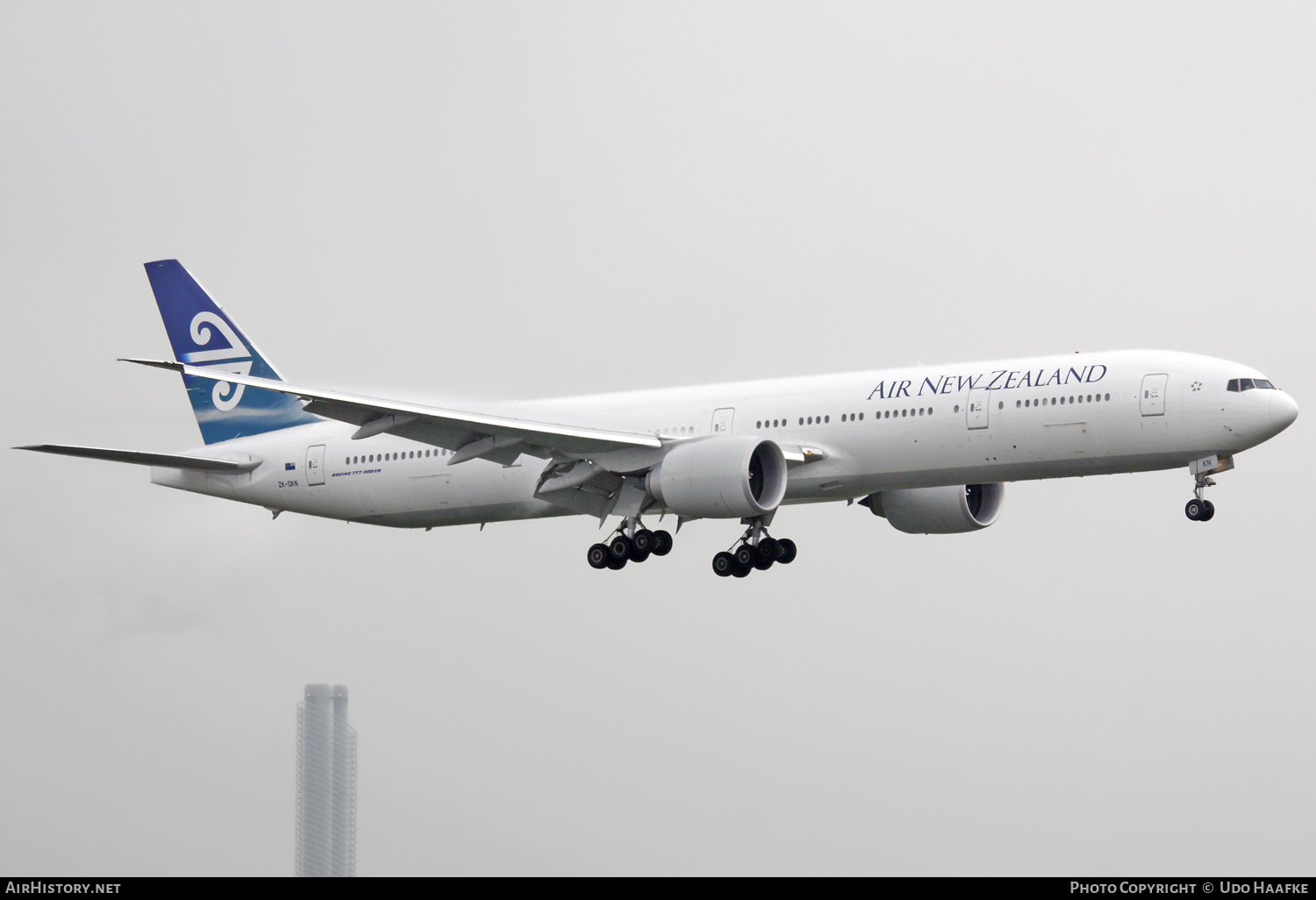 Aircraft Photo of ZK-OKN | Boeing 777-319/ER | Air New Zealand | AirHistory.net #637010