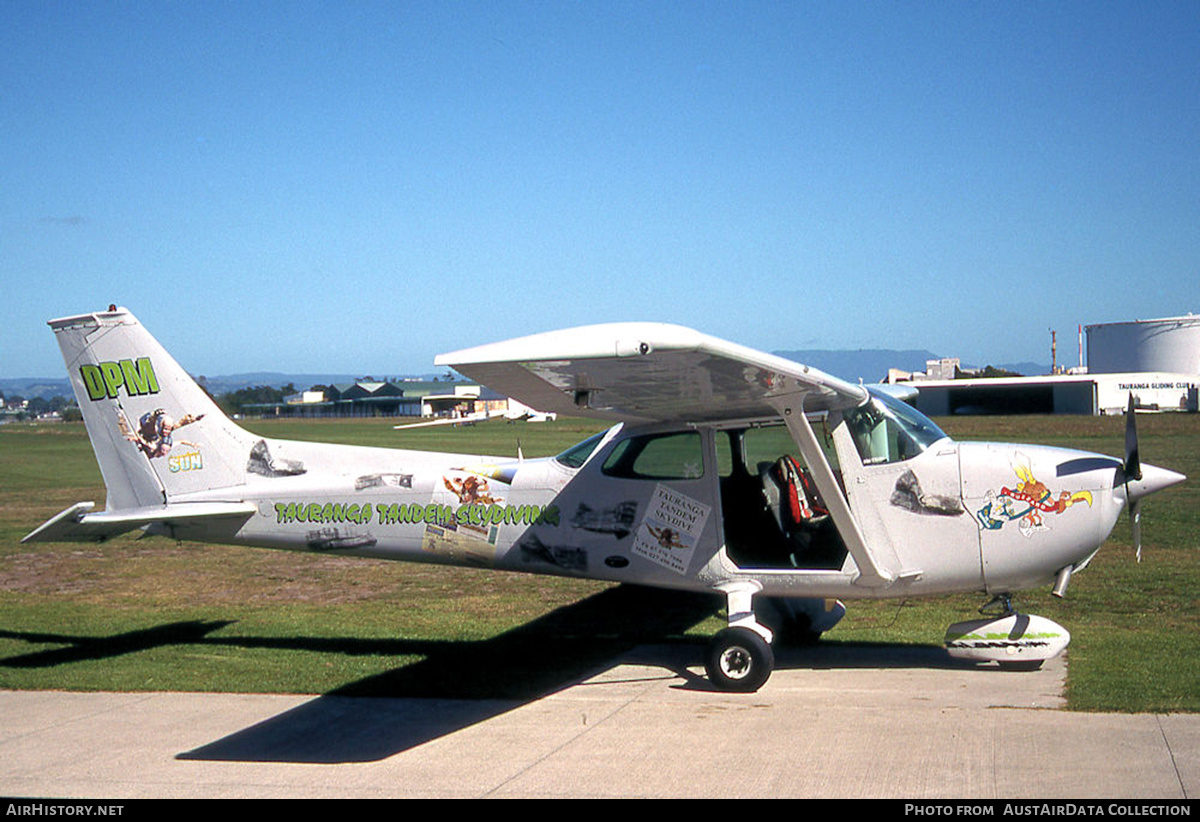 Aircraft Photo of ZK-DPM / DPM | Cessna 172M Skyhawk | Tauranga Tandem Skydive | AirHistory.net #637140