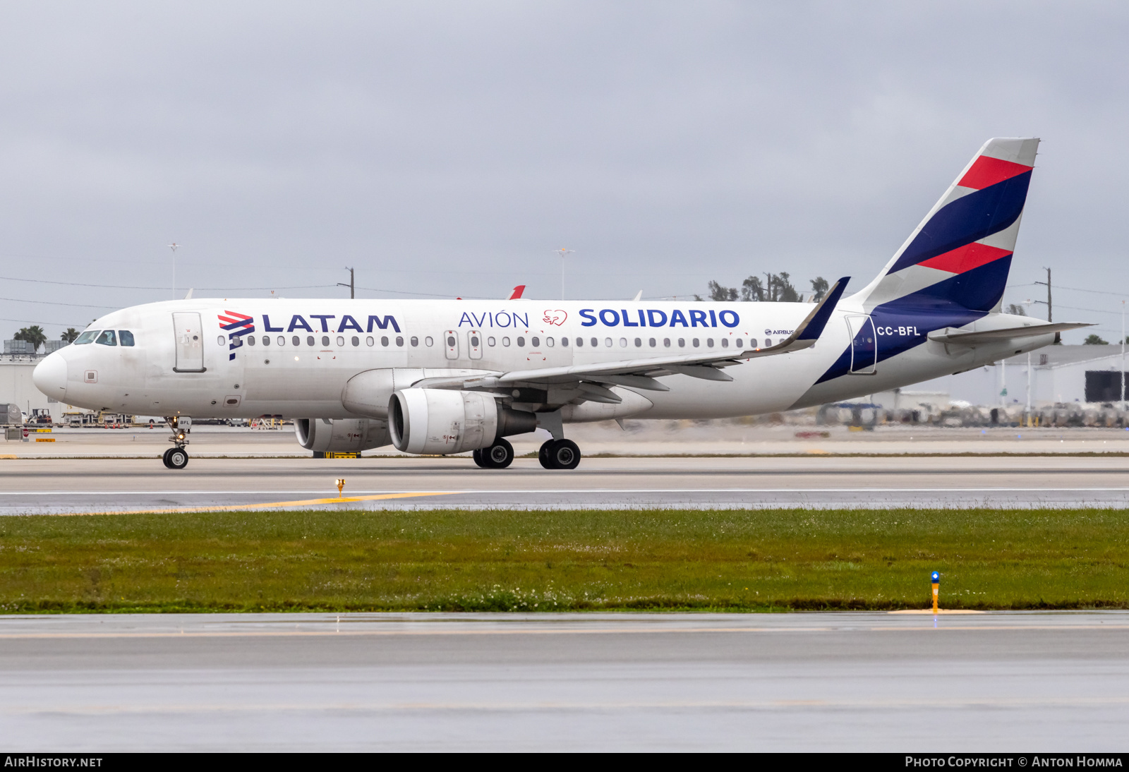 Aircraft Photo of CC-BFL | Airbus A320-214 | LATAM Airlines | AirHistory.net #637184