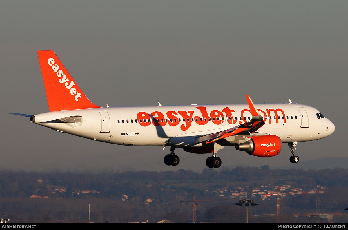 Aircraft Photo of G-EZWW | Airbus A320-214 | EasyJet | AirHistory.net #637244