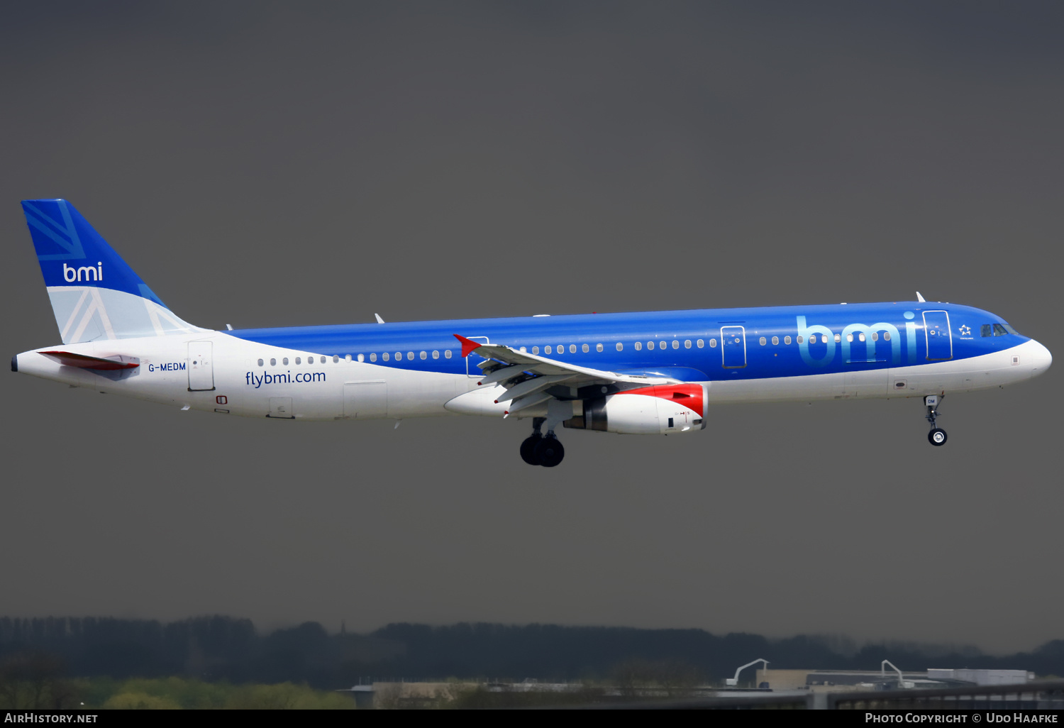 Aircraft Photo of G-MEDM | Airbus A321-231 | BMI - British Midland International | AirHistory.net #637260