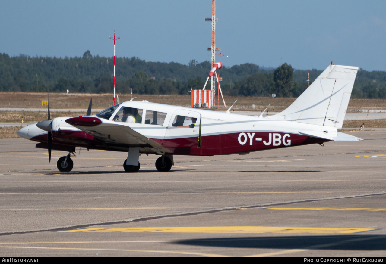 Aircraft Photo of OY-JBG | Piper PA-34-200 Seneca | AirHistory.net #637322