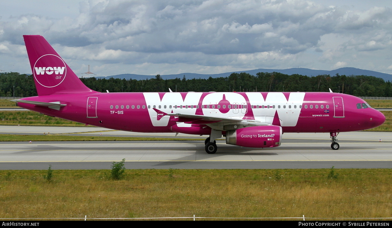 Aircraft Photo of TF-SIS | Airbus A320-232 | WOW Air | AirHistory.net #637356