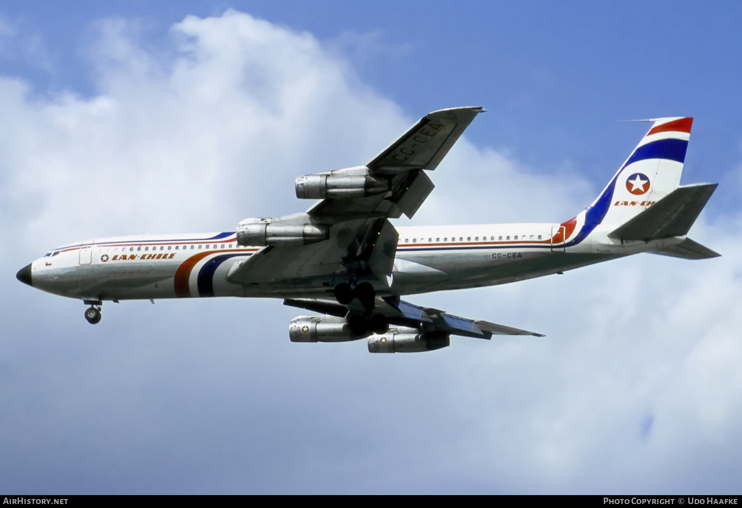 Aircraft Photo of CC-CEA | Boeing 707-330B | LAN Chile - Línea Aérea Nacional | AirHistory.net #637378