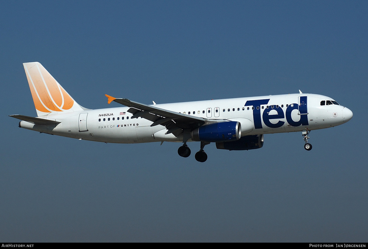 Aircraft Photo of N482UA | Airbus A320-232 | Ted | AirHistory.net #637700
