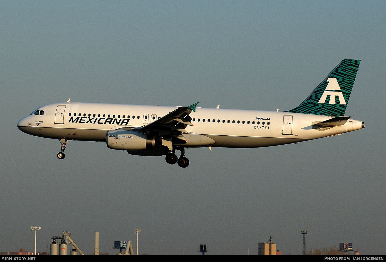 Aircraft Photo of XA-TXT | Airbus A320-231 | Mexicana | AirHistory.net #637704