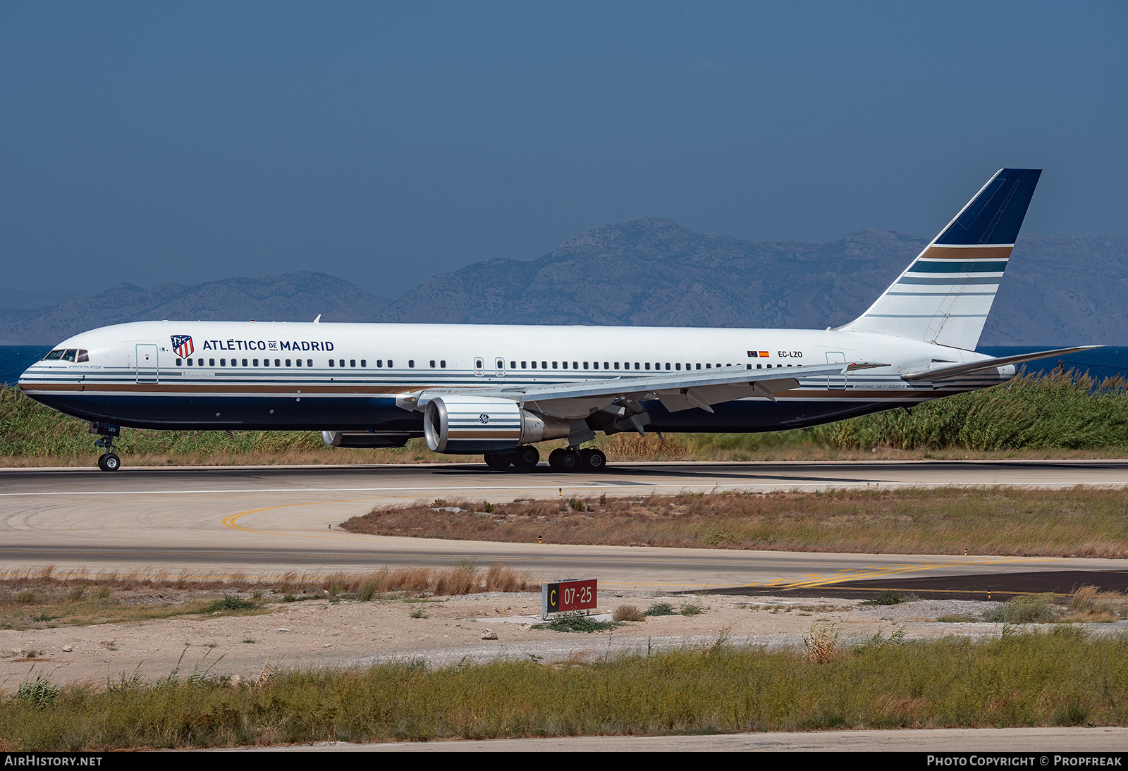 Aircraft Photo of EC-LZO | Boeing 767-35D/ER | Privilege Style | AirHistory.net #637791