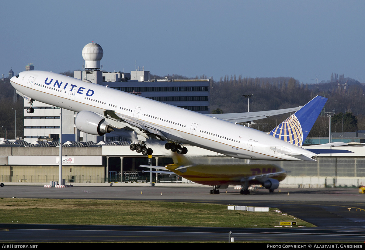 Aircraft Photo of N2534U | Boeing 777-300/ER | United Airlines | AirHistory.net #637942