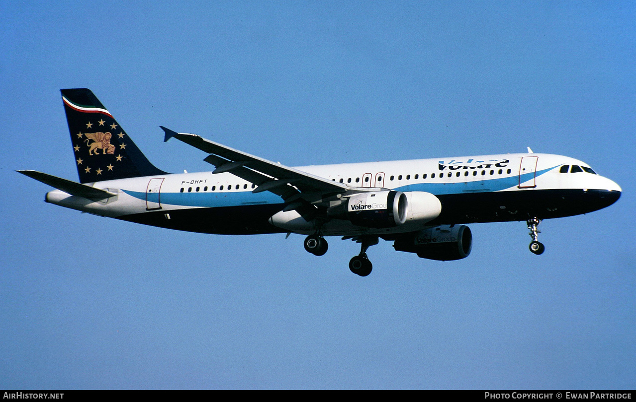 Aircraft Photo of F-OHFT | Airbus A320-211 | Volare Airlines | AirHistory.net #637995