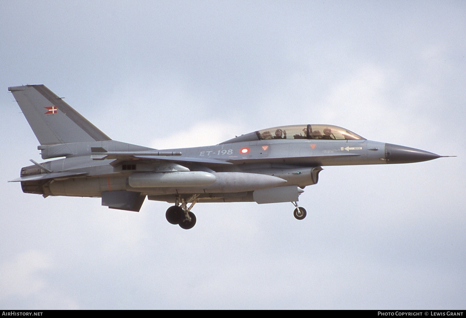 Aircraft Photo of ET-198 | General Dynamics F-16B Fighting Falcon | Denmark - Air Force | AirHistory.net #638239