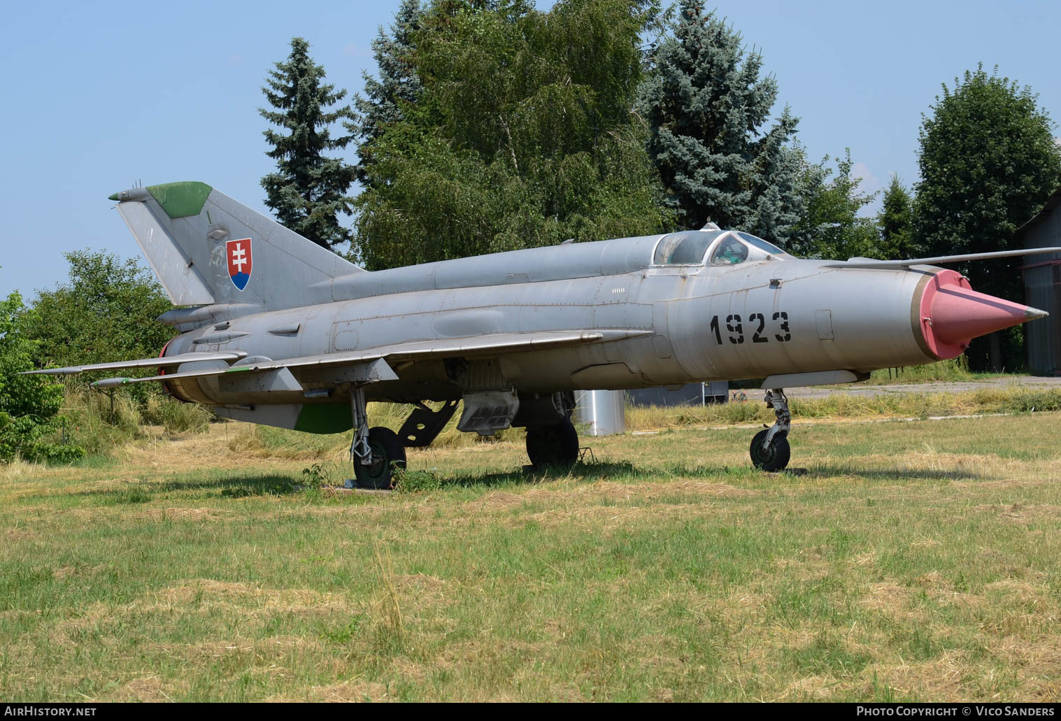 Aircraft Photo of 1923 | Mikoyan-Gurevich MiG-21R | Slovakia - Air Force | AirHistory.net #638457