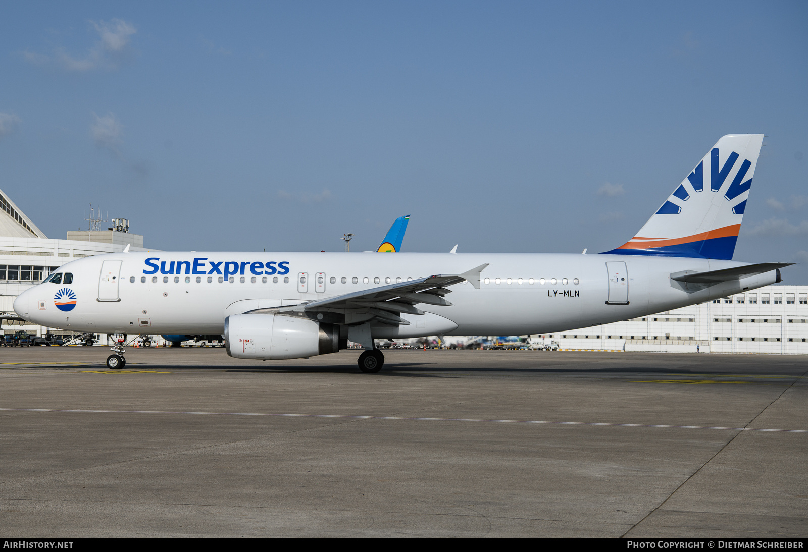 Aircraft Photo of LY-MLN | Airbus A320-232 | SunExpress | AirHistory.net #638509