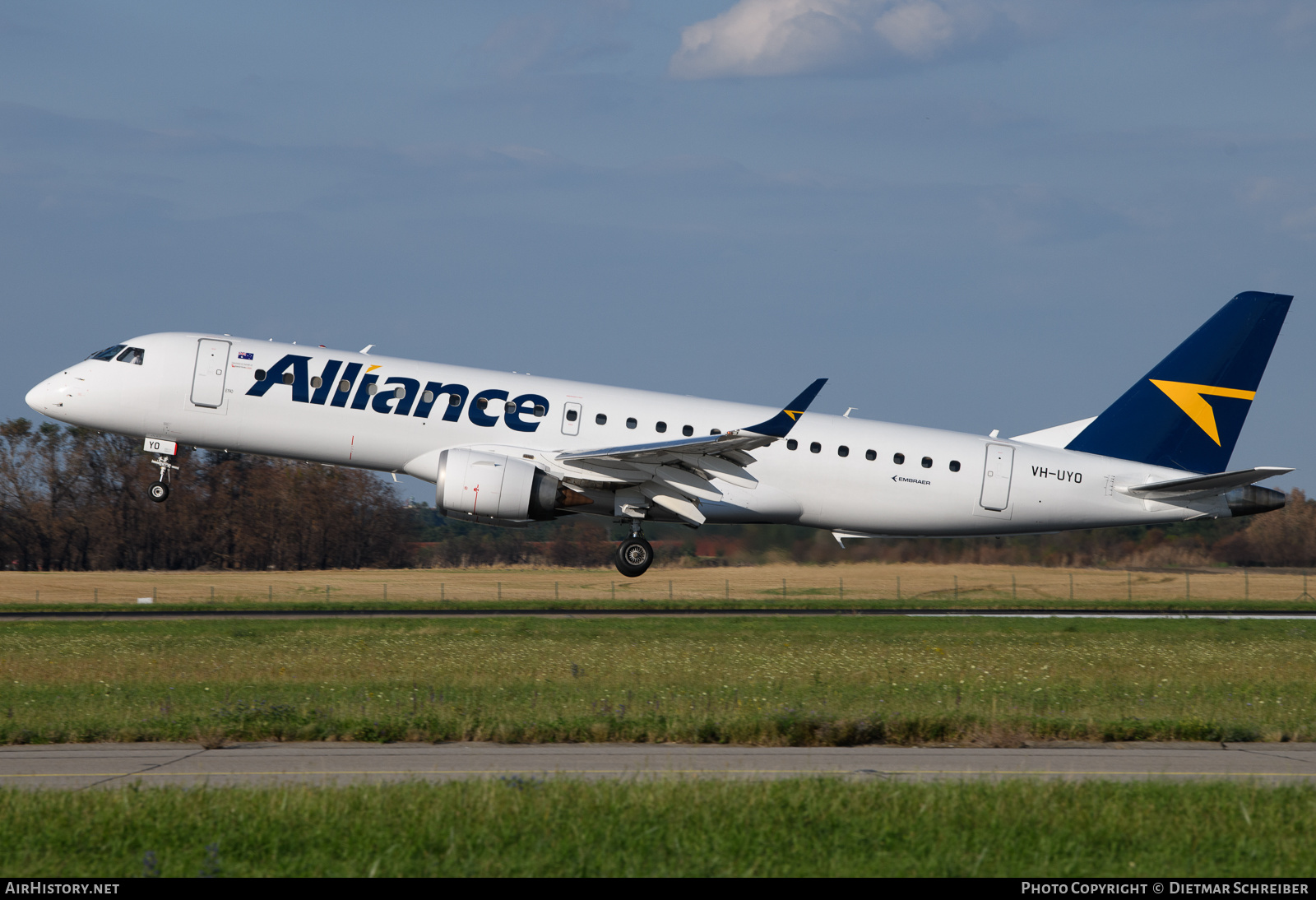 Aircraft Photo of VH-UYO | Embraer 190AR (ERJ-190-100IGW) | Alliance Airlines | AirHistory.net #638540