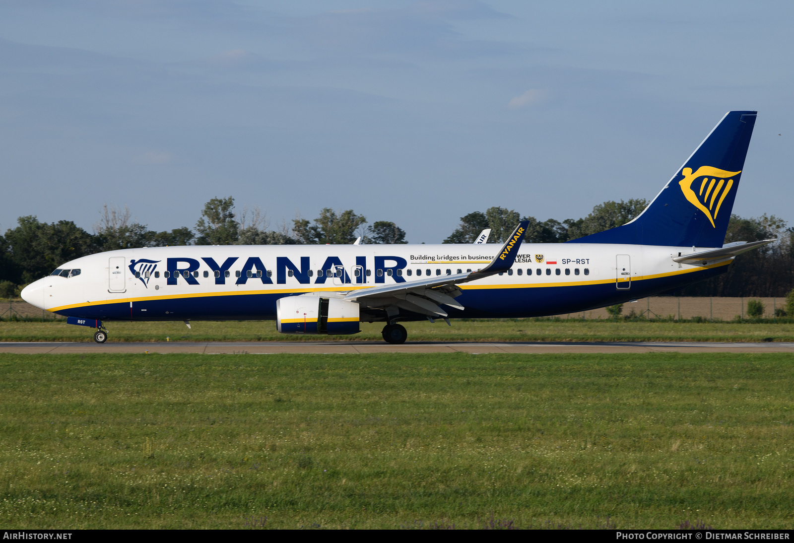 Aircraft Photo of SP-RST | Boeing 737-800 | Ryanair | AirHistory.net #638558
