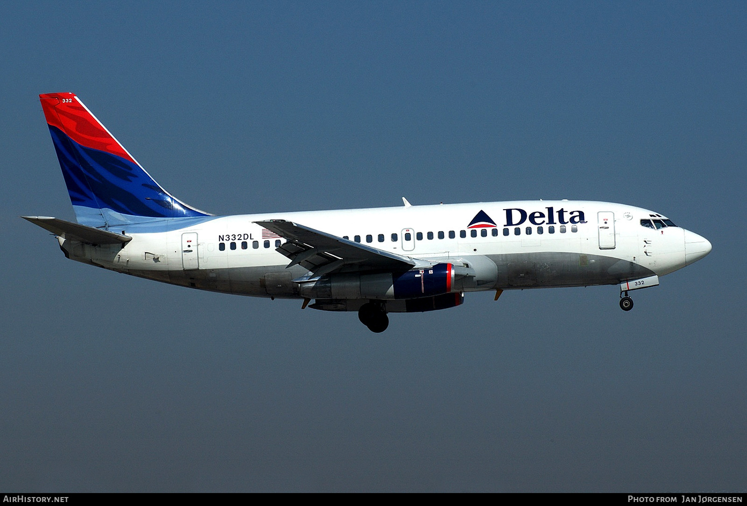 Aircraft Photo of N332DL | Boeing 737-232/Adv | Delta Air Lines | AirHistory.net #638745