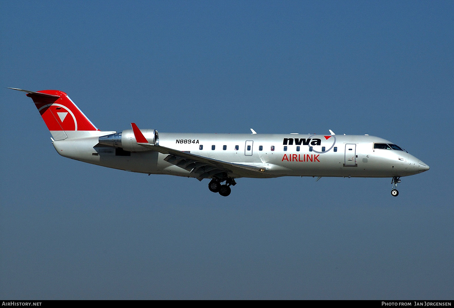 Aircraft Photo of N8894A | Bombardier CRJ-200LR (CL-600-2B19) | NWA Airlink | AirHistory.net #638879