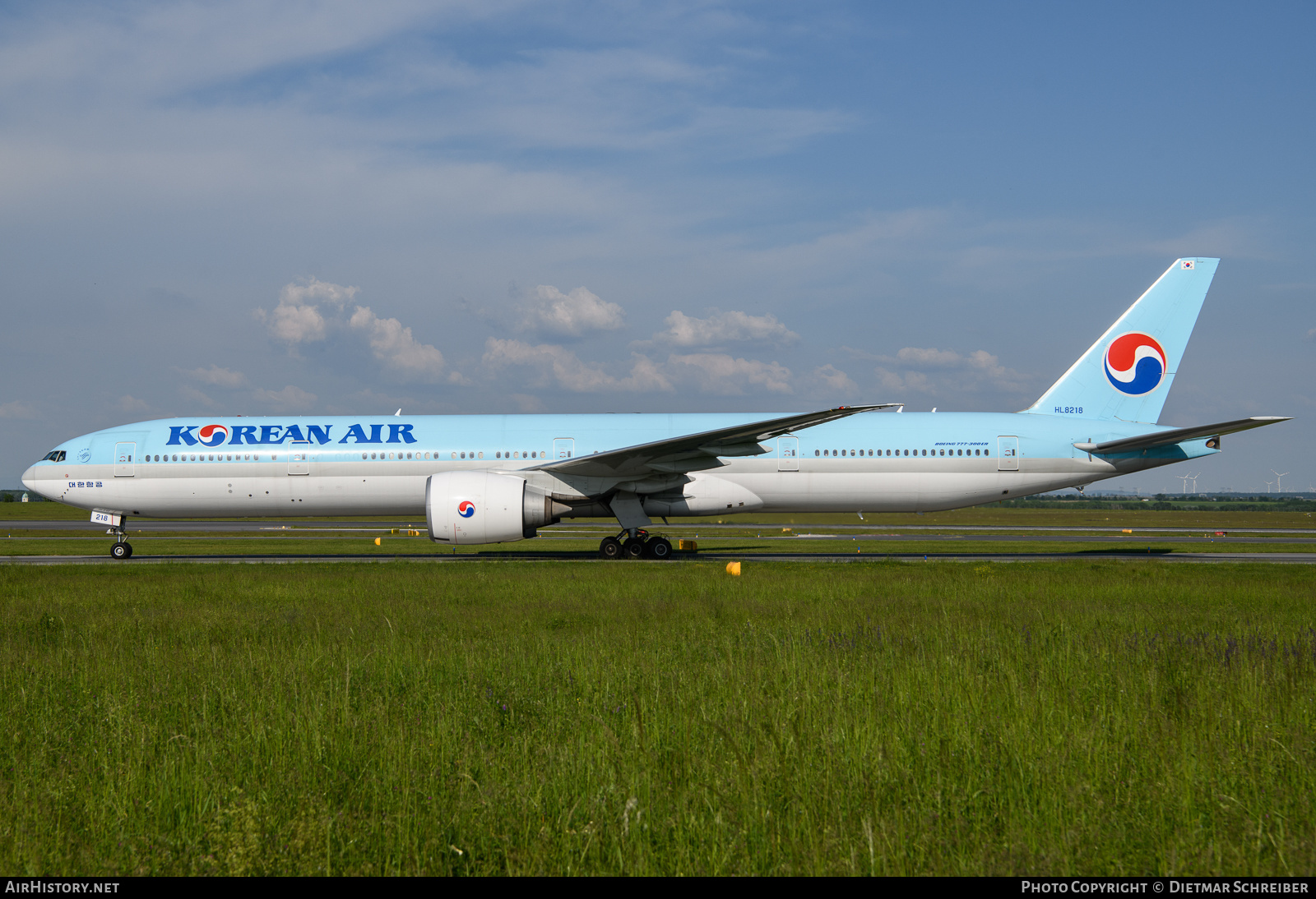 Aircraft Photo of HL8218 | Boeing 777-3B5/ER | Korean Air | AirHistory.net #638989