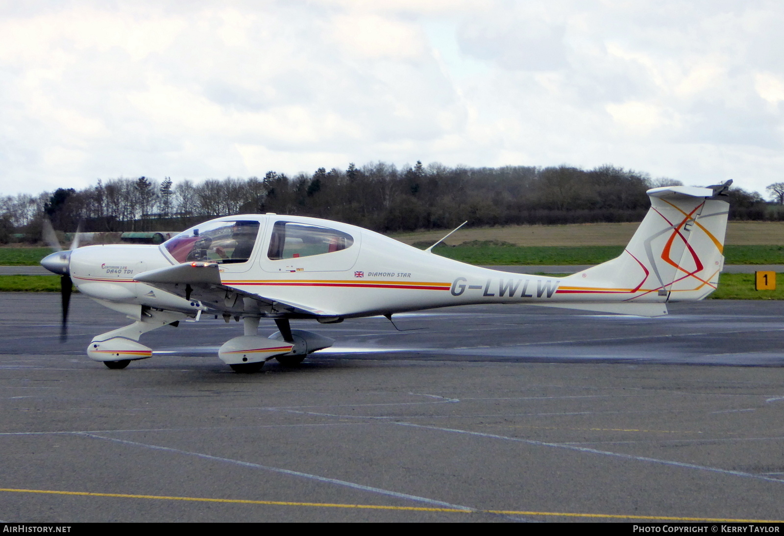 Aircraft Photo of G-LWLW | Diamond DA40D Diamond Star TDI | AirHistory.net #639167