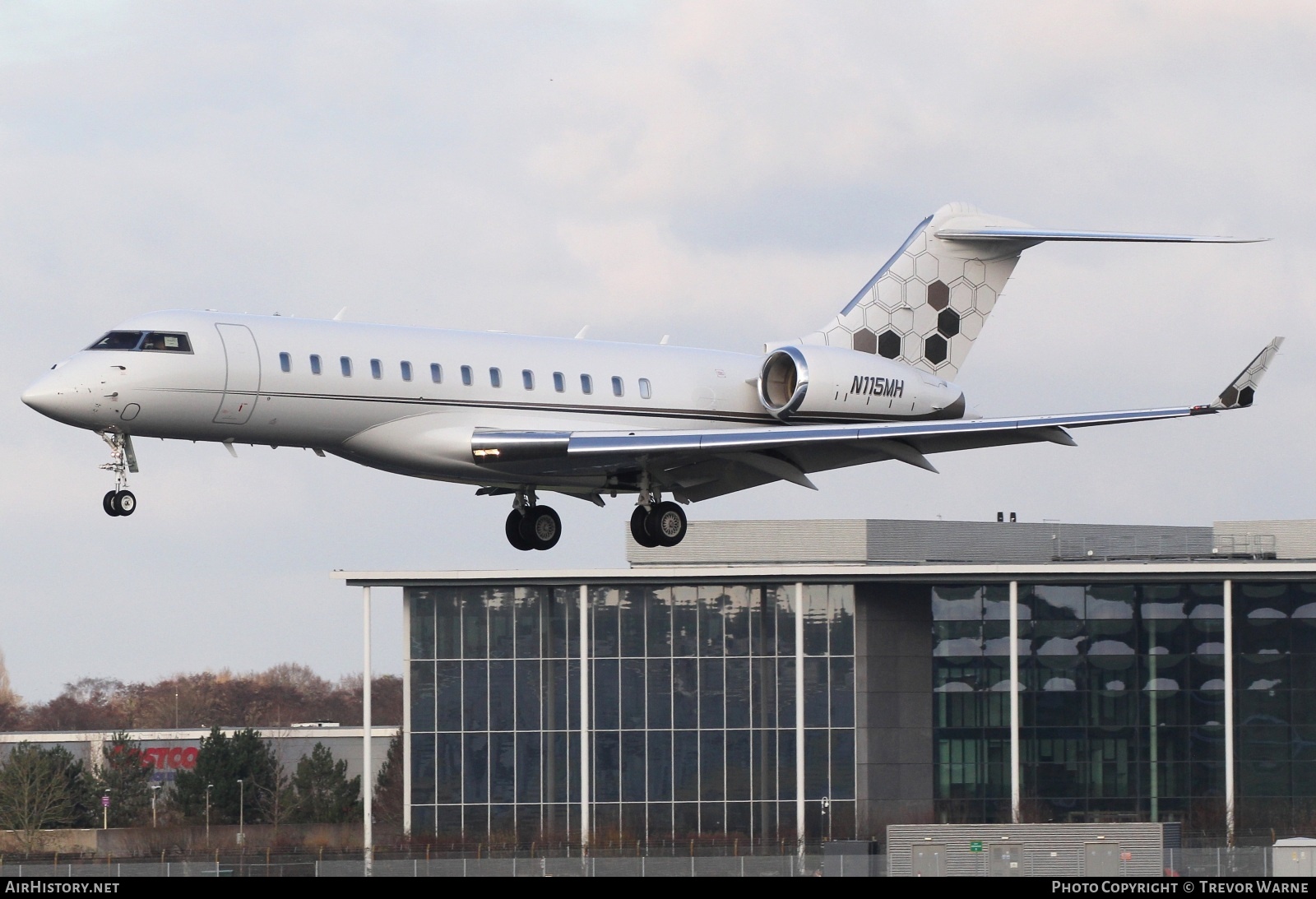 Aircraft Photo of N115MH | Bombardier Global 6000 (BD-700-1A10) | AirHistory.net #639260