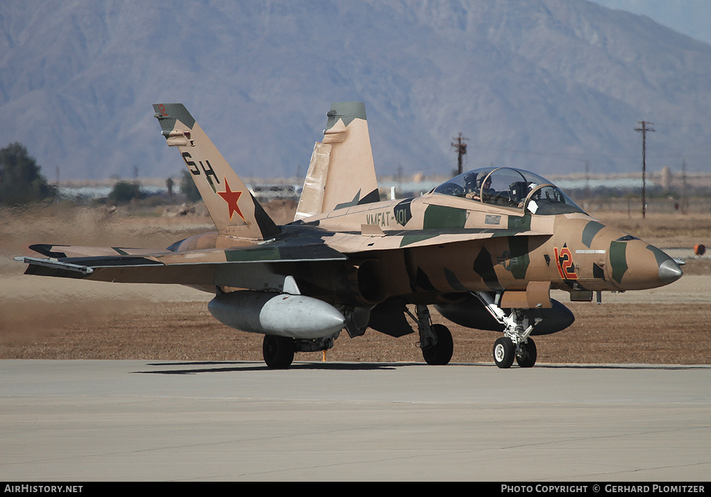 Aircraft Photo of 163104 | McDonnell Douglas F/A-18B Hornet | USA - Marines | AirHistory.net #639332