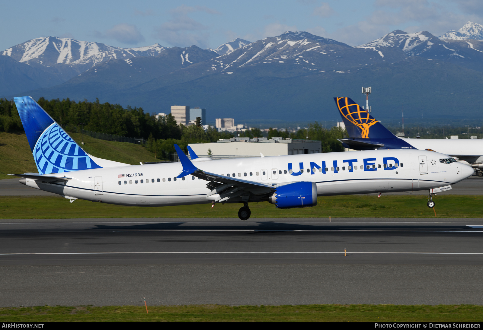 Aircraft Photo of N27539 | Boeing 737-9 Max 9 | United Airlines | AirHistory.net #639472