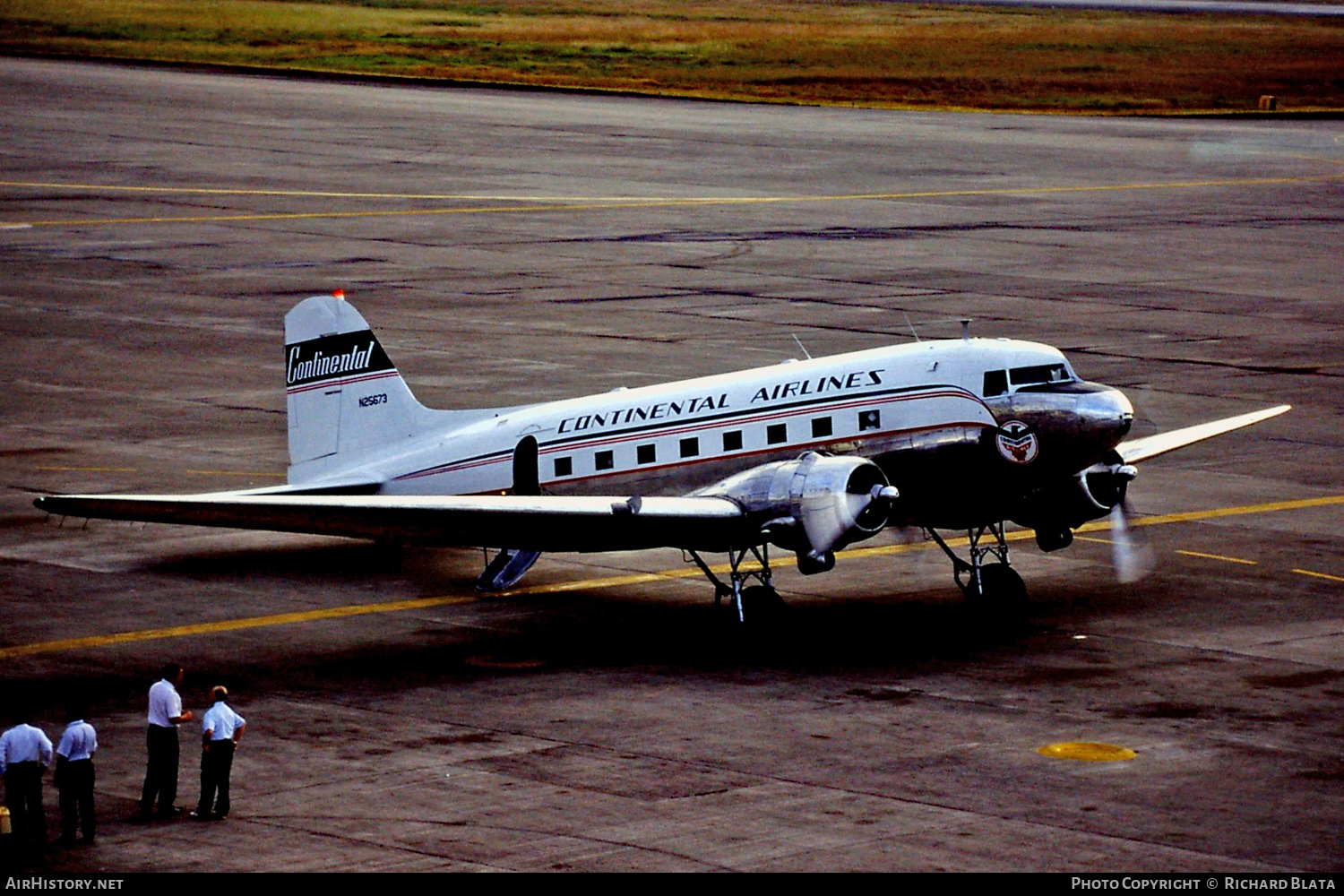 Aircraft Photo of N25673 | Douglas DC-3(A) | Continental Airlines | AirHistory.net #639810