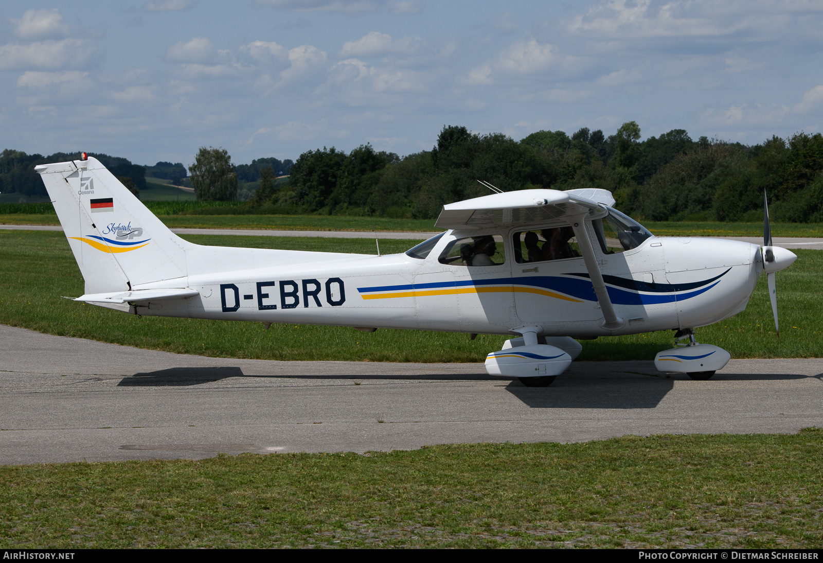 Aircraft Photo of D-EBRO | Cessna 172S Skyhawk | AirHistory.net #639947